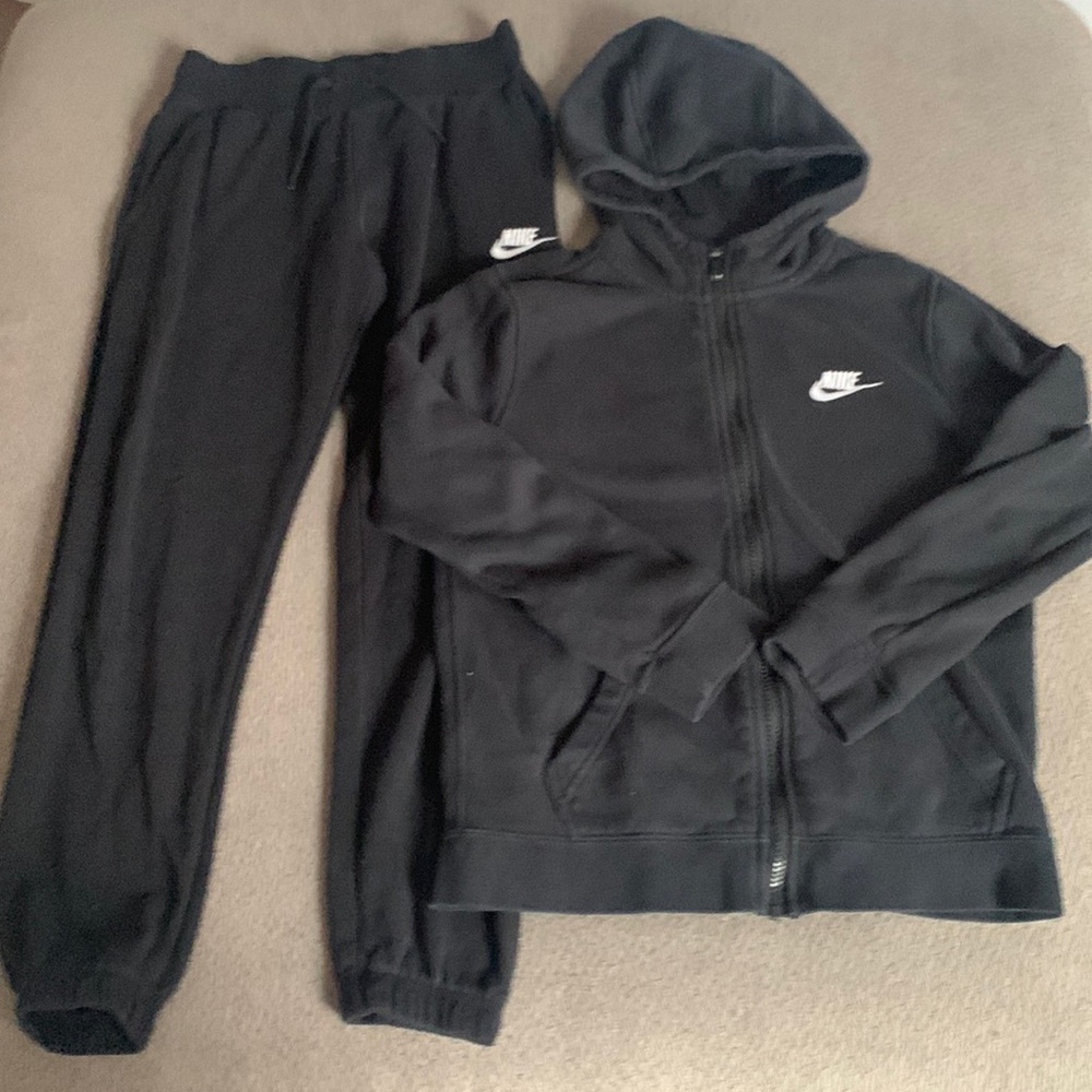 Girls black Nike Sweatset